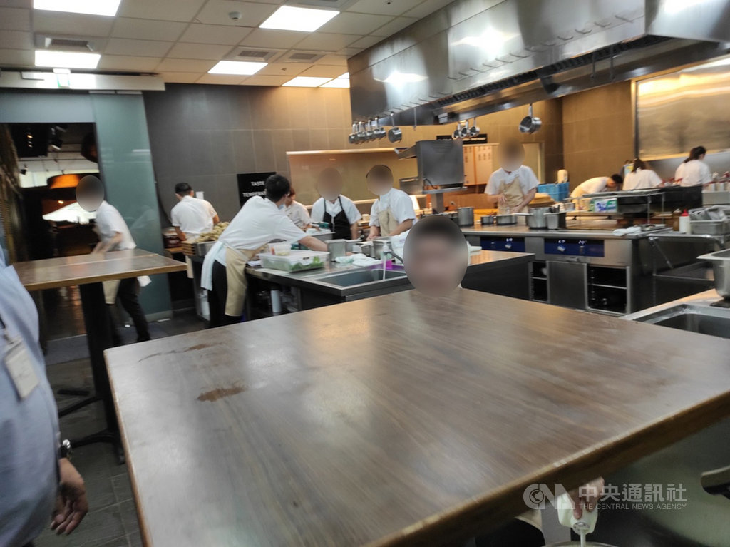 江振誠米其林2星餐廳RAW爆食安3缺失:｢廚師沒戴口罩、病媒出沒｣