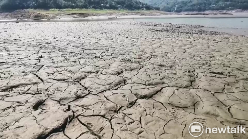 Water shortage in Taiwan continues to worsen. Except in the south, the water storage rate of Shimen Reservoir has been as low as 15% today (21), and the remaining days are only 18 days. Photo: Lin Yunzhen/Photograph