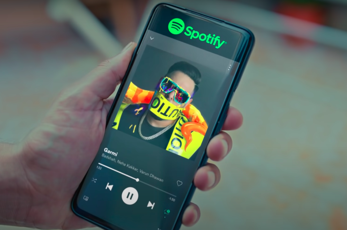 Spotify與美國DJ Steve Aoki、英國樂團The Wombats合作測試平台中的NFT推廣服務。   圖：翻攝自Spotify Youtube