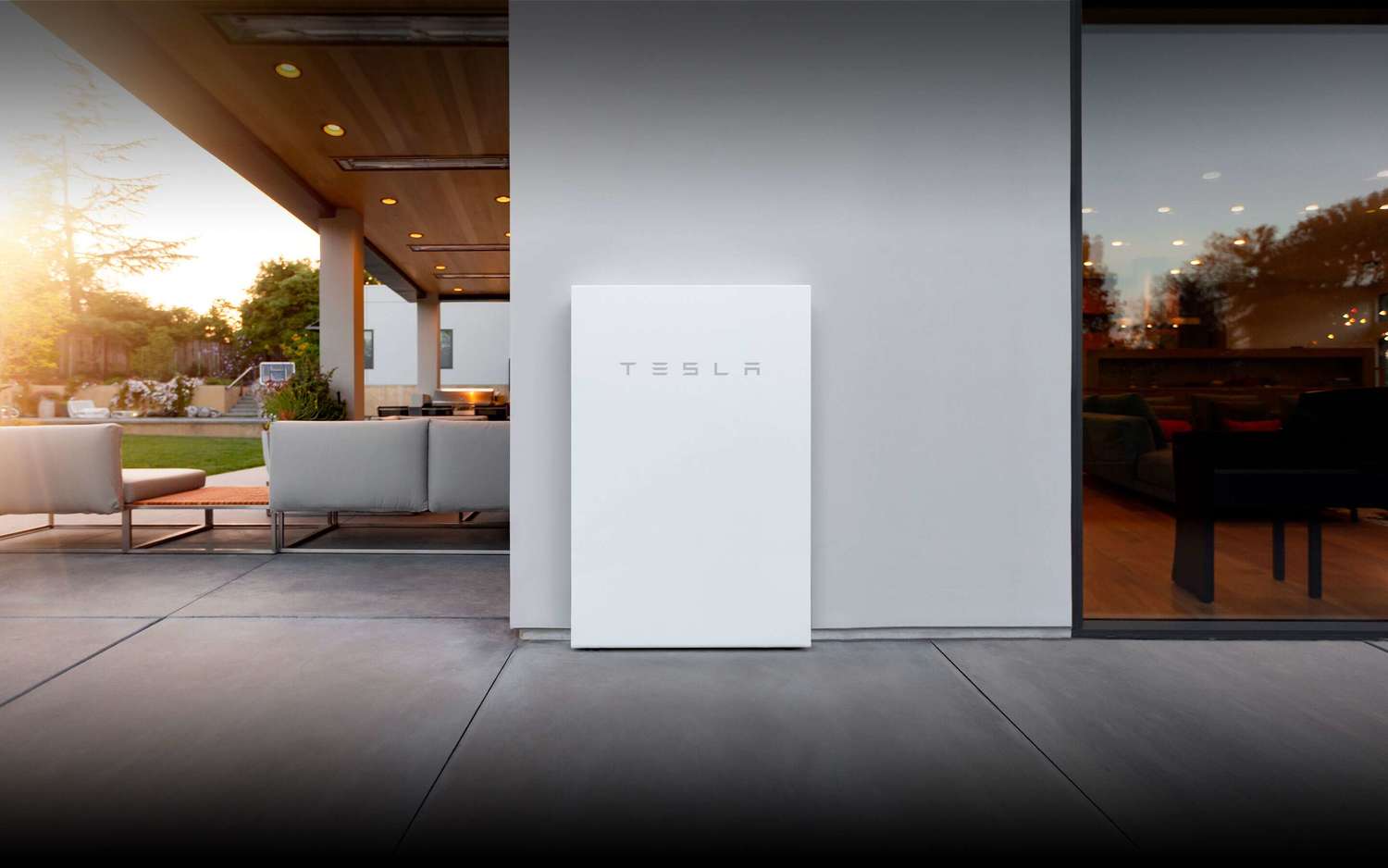 特斯拉推出的家用儲電設備Powerwall。   圖：翻攝自Tesla