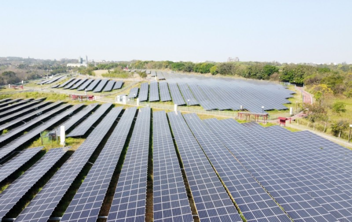 潔淨能源發展重要項目之一是將掩埋場建置太陽光電。   台中市政府低碳辦公室/提供