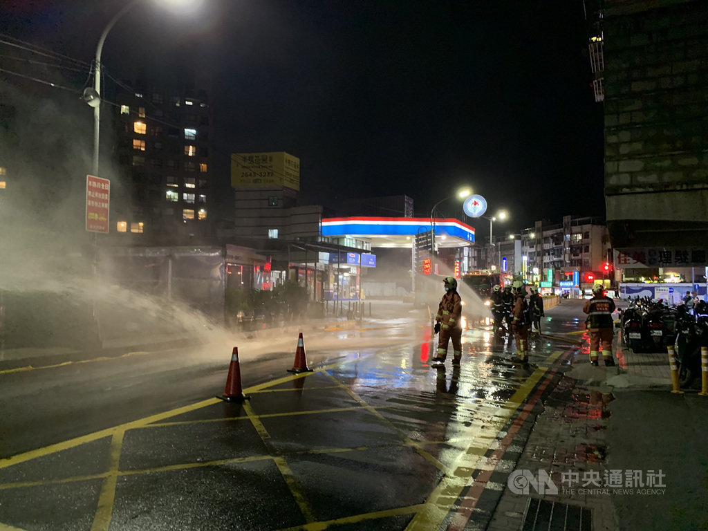 快訊》新北汐止康寧街瓦斯管線破裂洩漏 警消戒護中