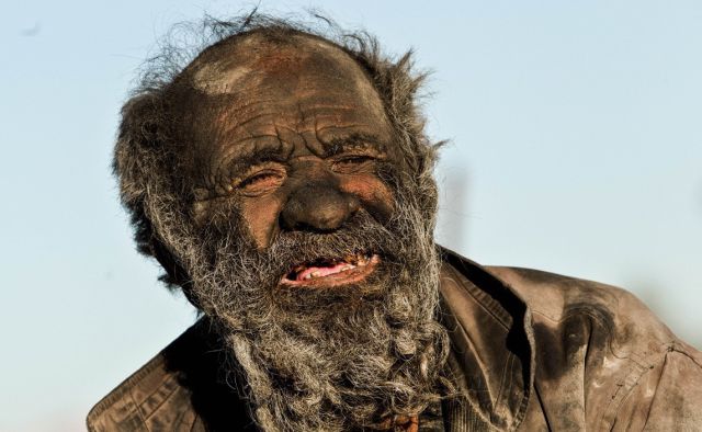 世界上最髒的男人！伊朗87歲阿公67年不洗澡