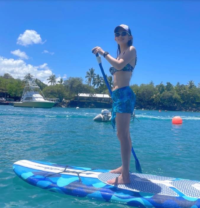  被蓋茲離婚事件牽扯到的中國籍女翻譯王喆。 圖 : 翻攝自王喆微博 