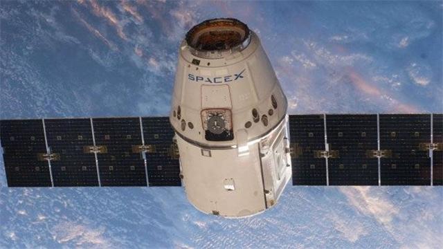 SpaceX的衛星網路不只幫助烏軍駭客成功反擊俄軍，先前在烏克蘭總統澤連斯基的要求下，馬斯克也為該地區發射幾枚衛星，幫助烏克蘭民眾在戰爭期間能順利使用對外網路，避免被俄軍全面中斷。   圖 : 翻攝自SpaceX 官方YouTube