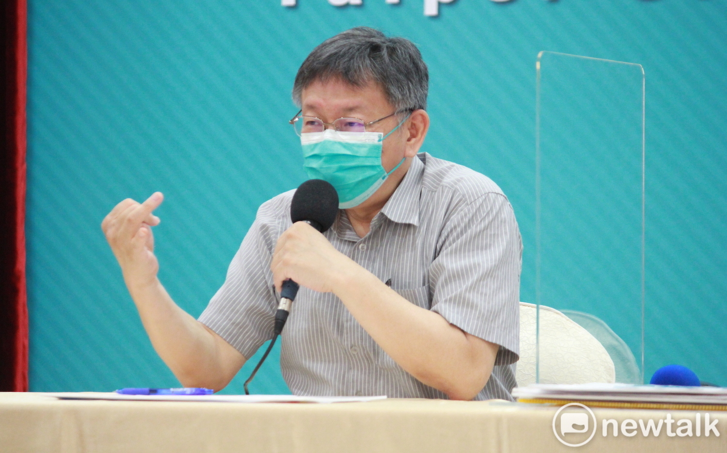 為何計較疫苗瓶外寫「台灣地區」？柯：老百姓關心的是瓶裡的疫苗 | 政治