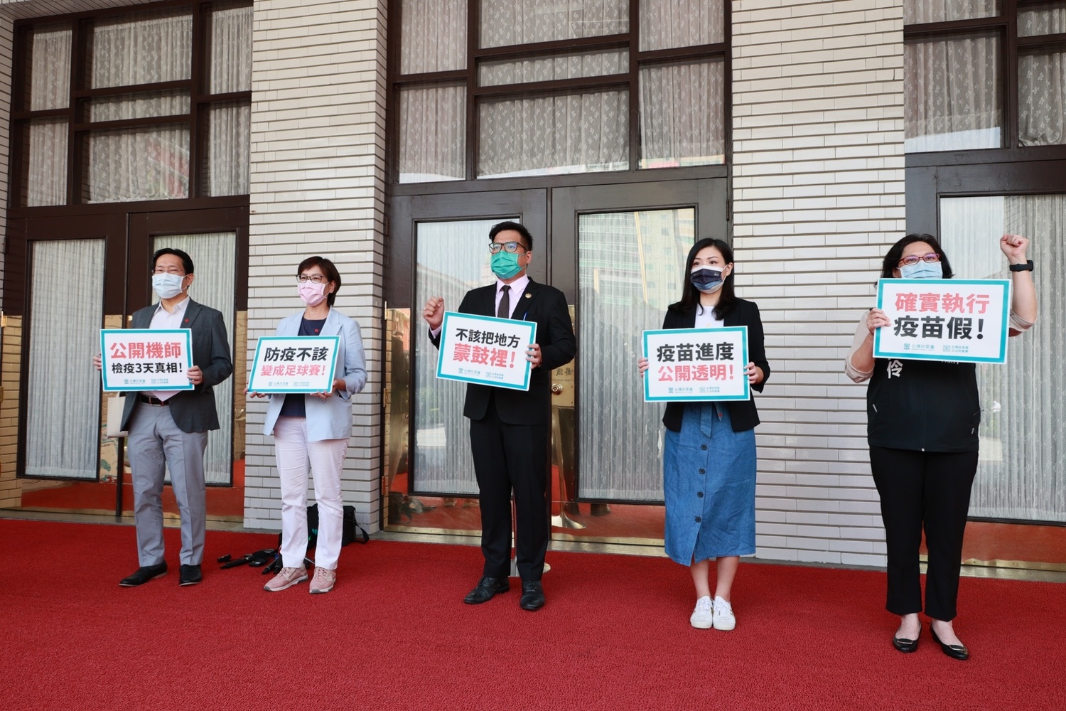 本土疫情升溫 民眾黨團：中央不透明 地方難防疫