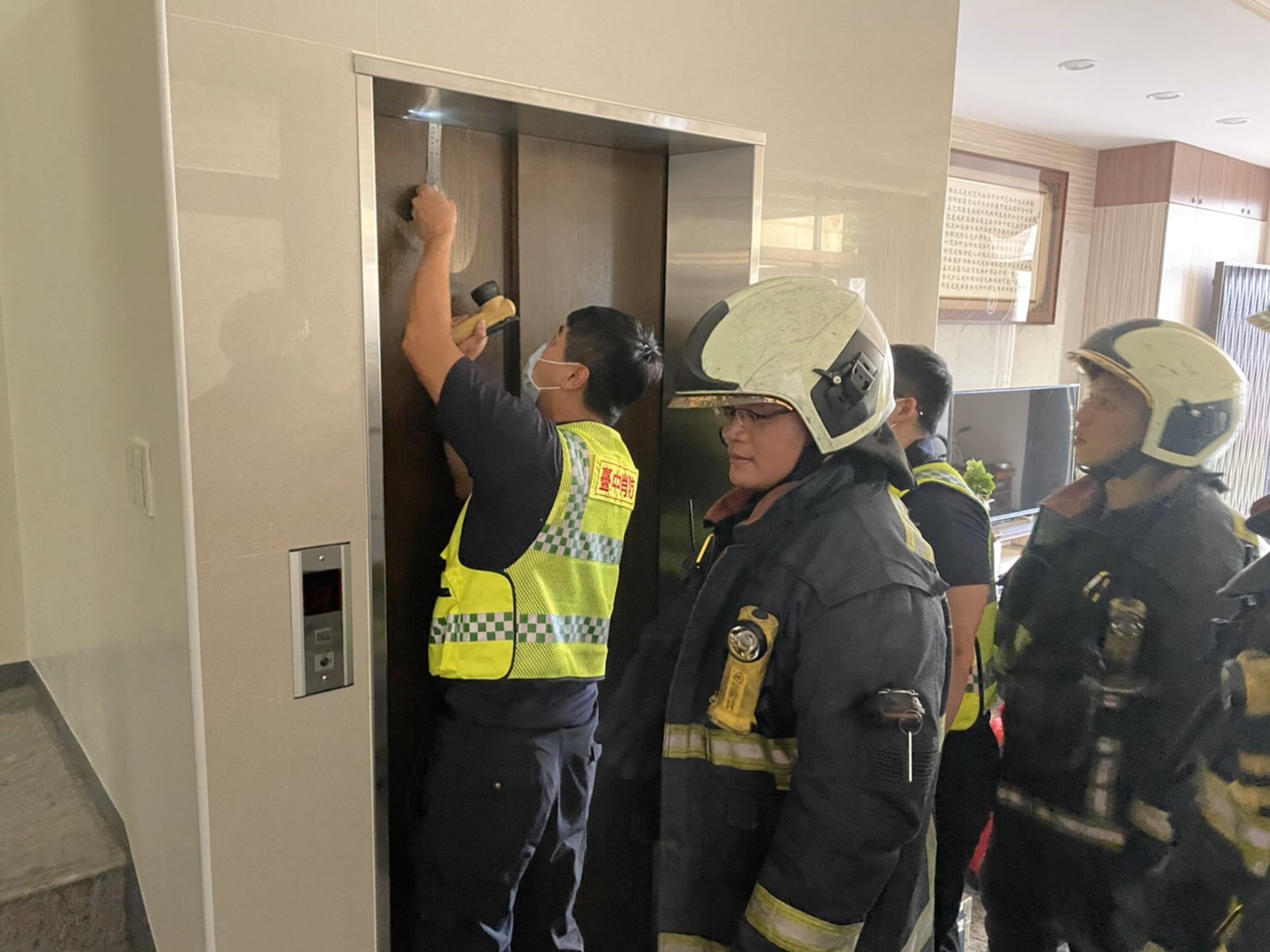 513大停電》台中33人受困電梯救出  中捷未受影響