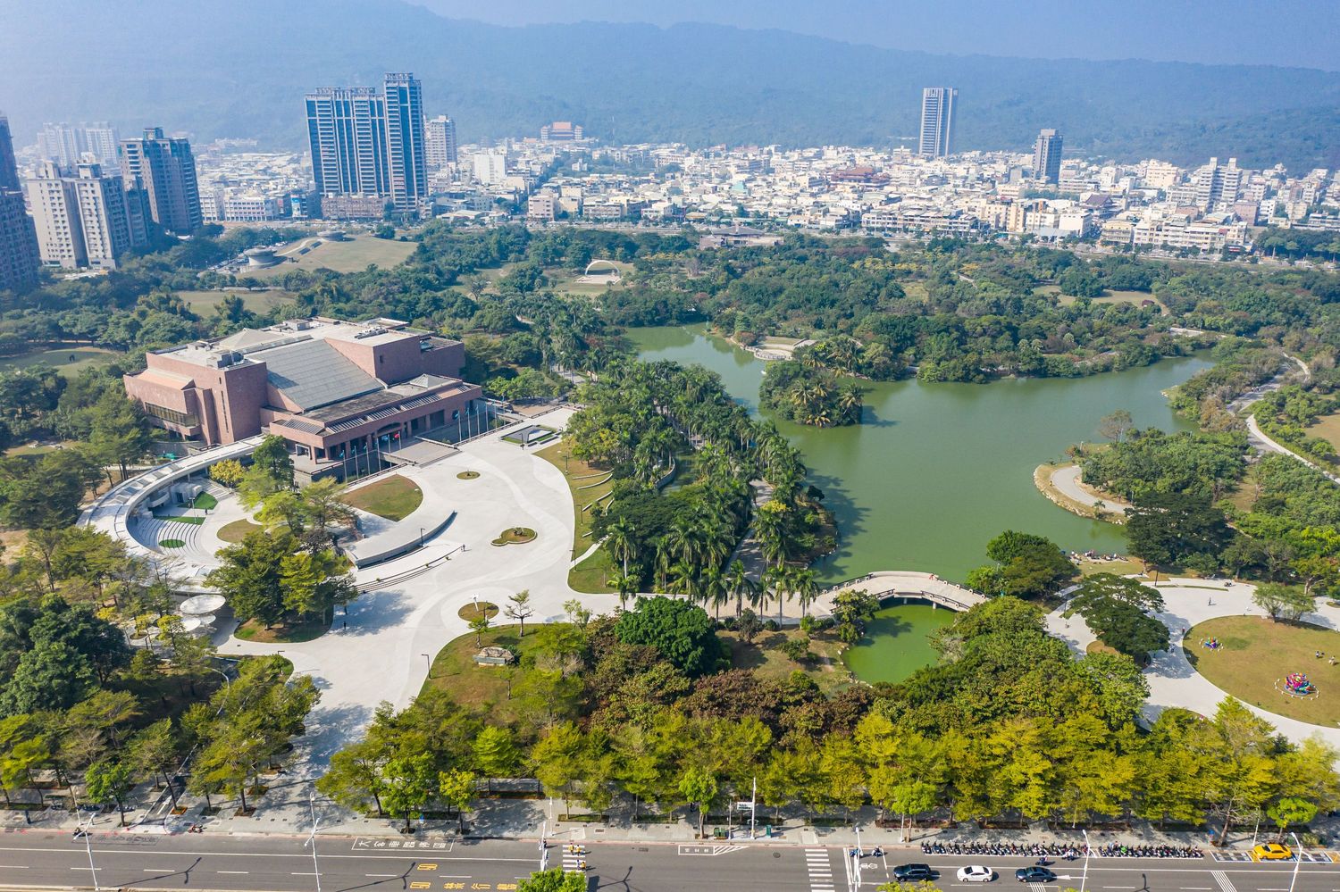 高美館近兩年入館人次遞減 高市文化局:絕非經營不善