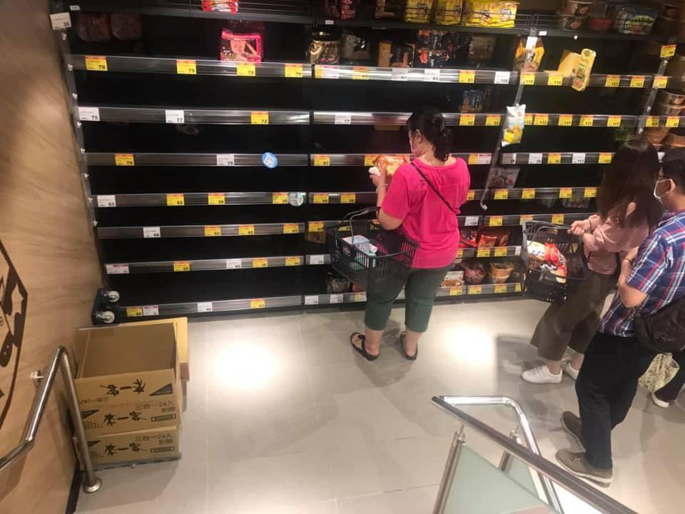 別再恐慌掃貨!     全球外媒緊盯台灣「這細節」突顯抗疫信心已鬆動