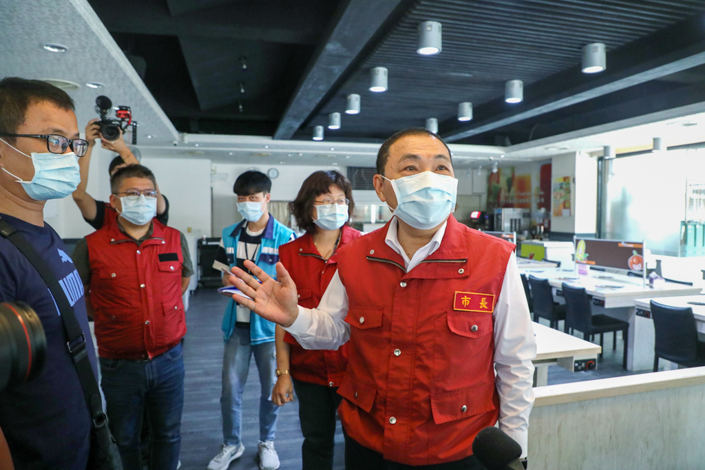 新北嚴格落實防疫稽查   侯友宜率隊察訪店家