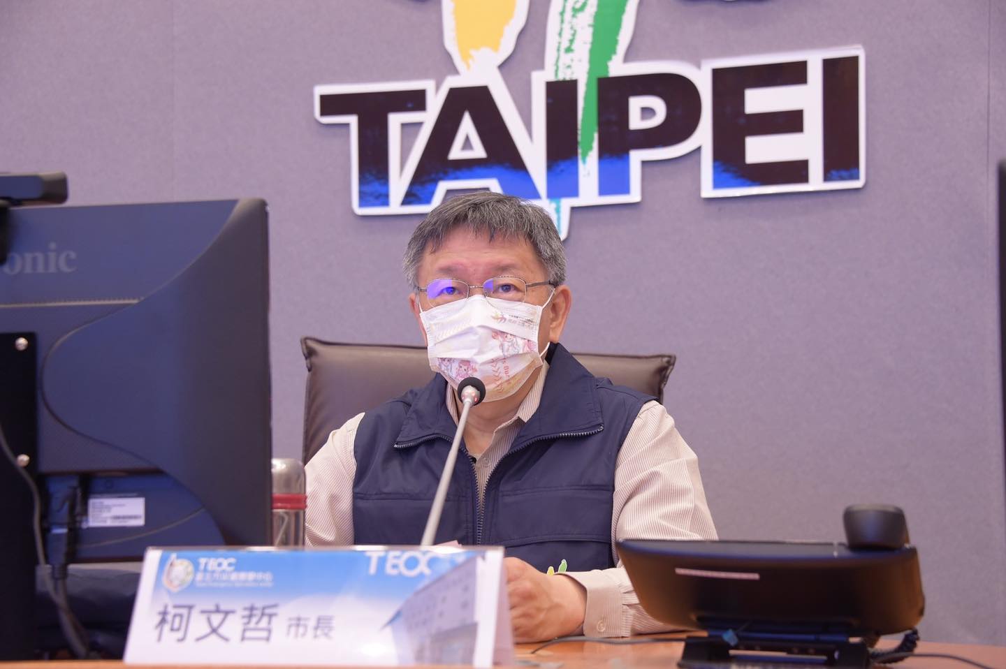 台大前院長批徵退職醫護做秀 網：檳榔先以身作則