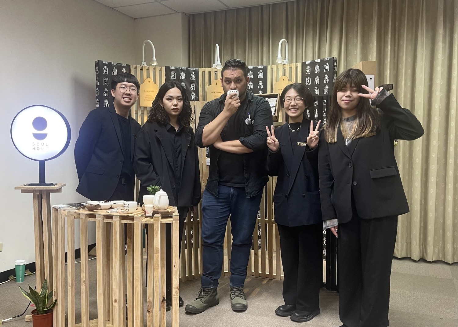 融入金棺木、百壽圖元素  弘光科大生作品「Soul」獲設計金獎