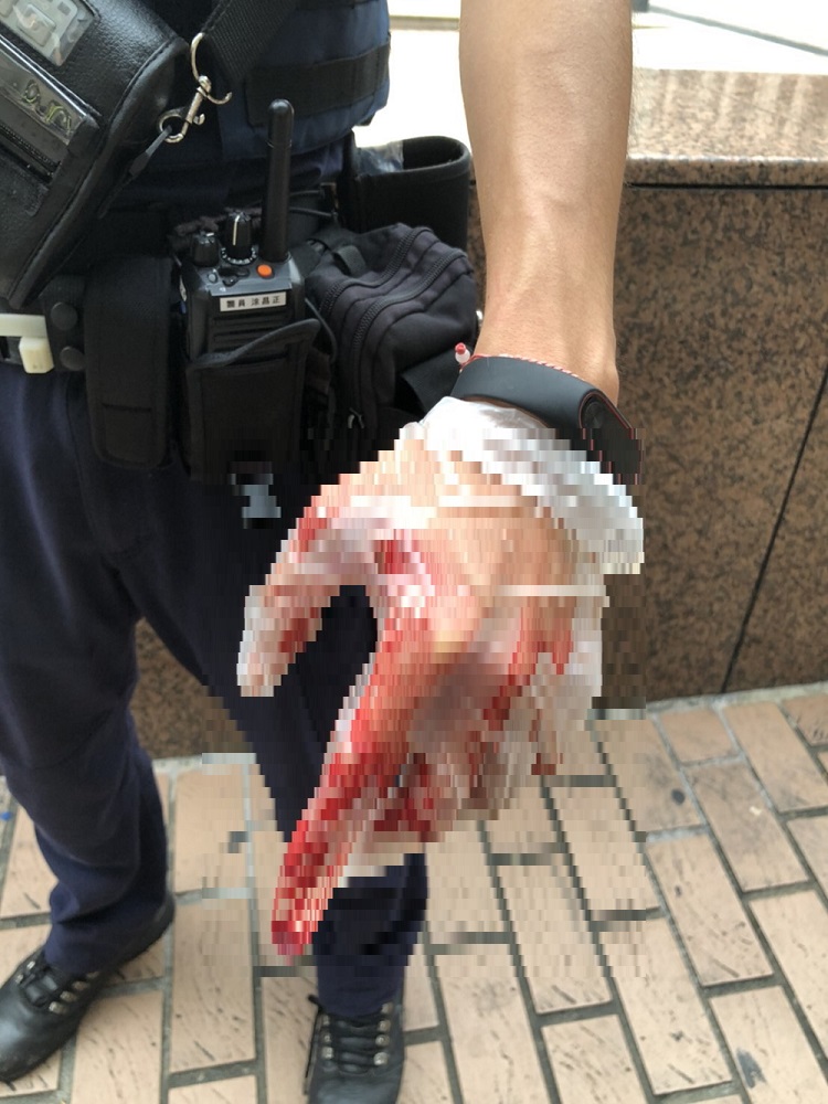 不爽未戴口罩被盤查 通緝犯街友持刀傷警