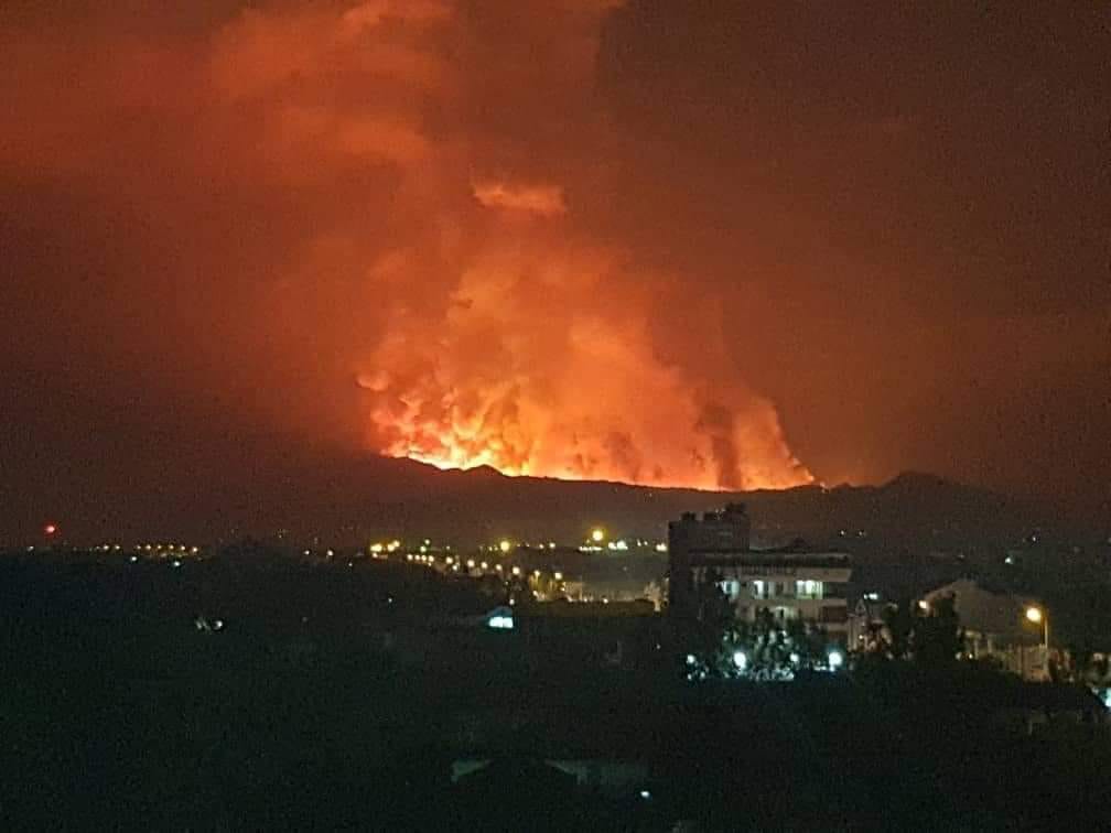 (影)民主剛果火山噴發數千居民逃難 鄰近大城奉命撤離