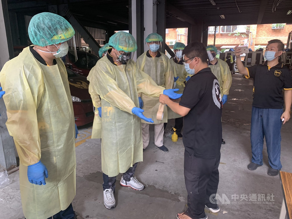 新北改裝公車成防疫巴士 協助運送輕症者