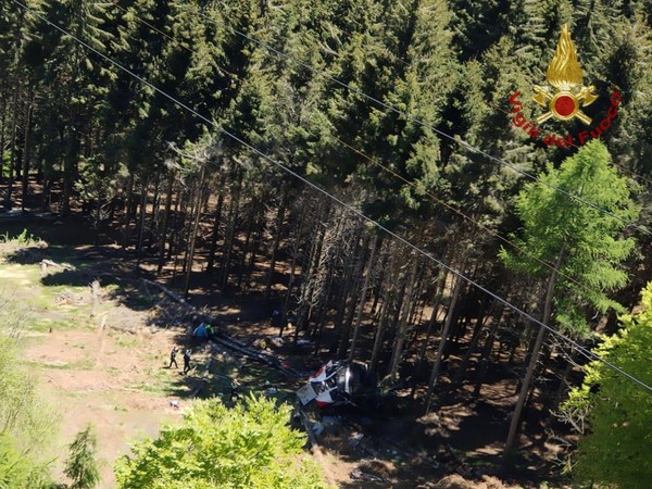 義大利纜車高空墜地  至少14人死亡