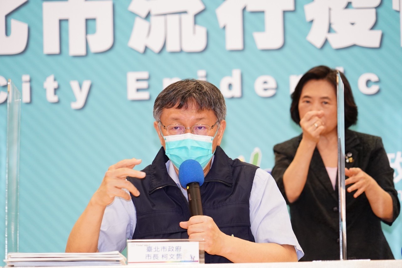 指揮中心鬆綁專責病房1人1室 柯文哲：這週醫療量能最緊急