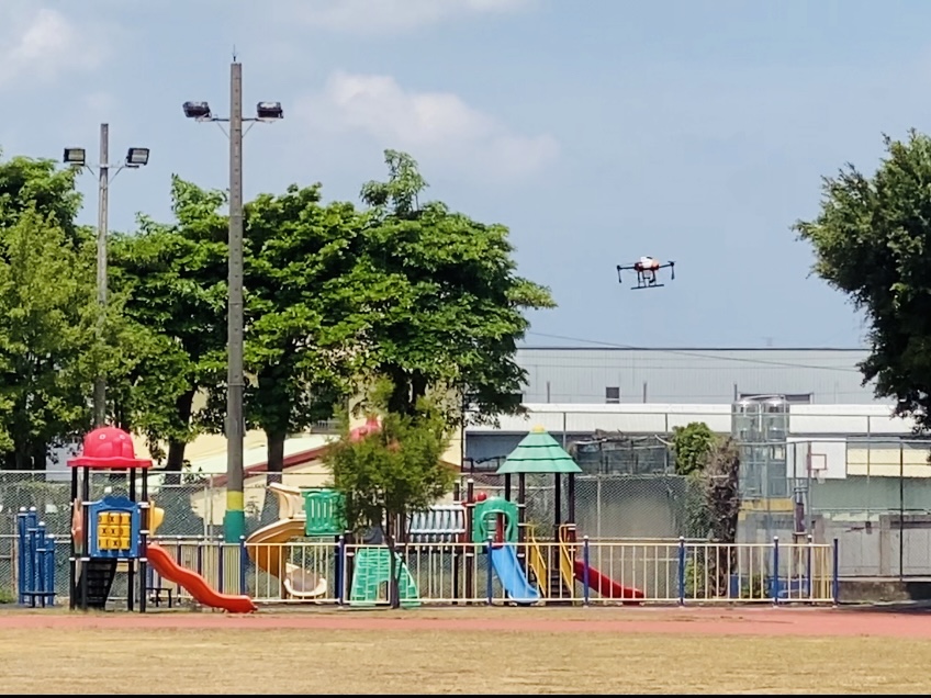 防疫出動無人機！飛進中市泰安國小上空  擴大消毒覆蓋面