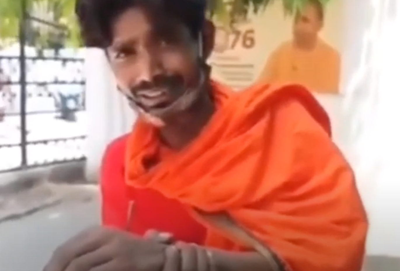 (影) 不戴口罩竟這樣懲罰! 印度男控手腳遭釘 警方駁：純為畏罪自殘事件