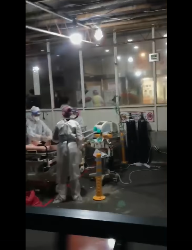 網瘋傳台北醫院量能不足「整排病患躺外面」！指揮中心回應了