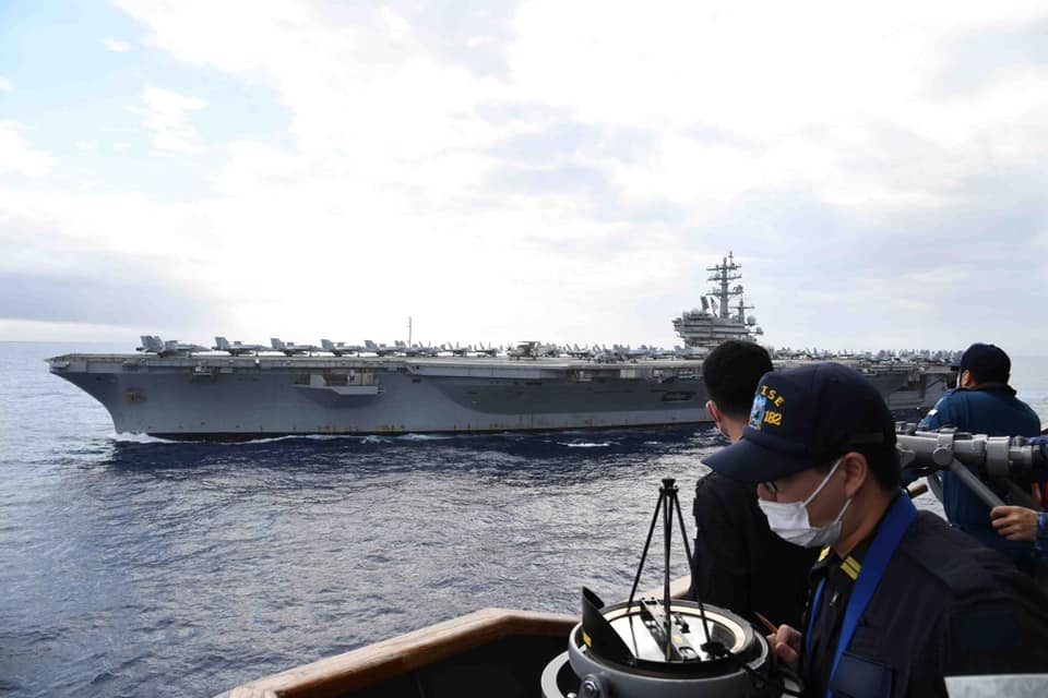 填補「0航母」空窗？ 美日「雙航母」沖繩東部海域戰術訓練