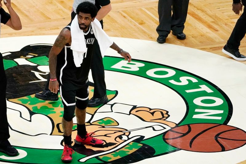 NBA／Irving踩踏綠軍隊徽　KG不爽嗆：你不該那麼做！