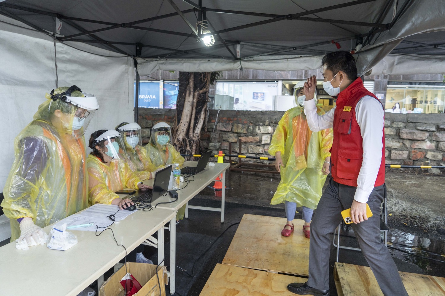 竹市設4疫苗施打站提升量能 林智堅號召醫護組「防疫新竹隊」 