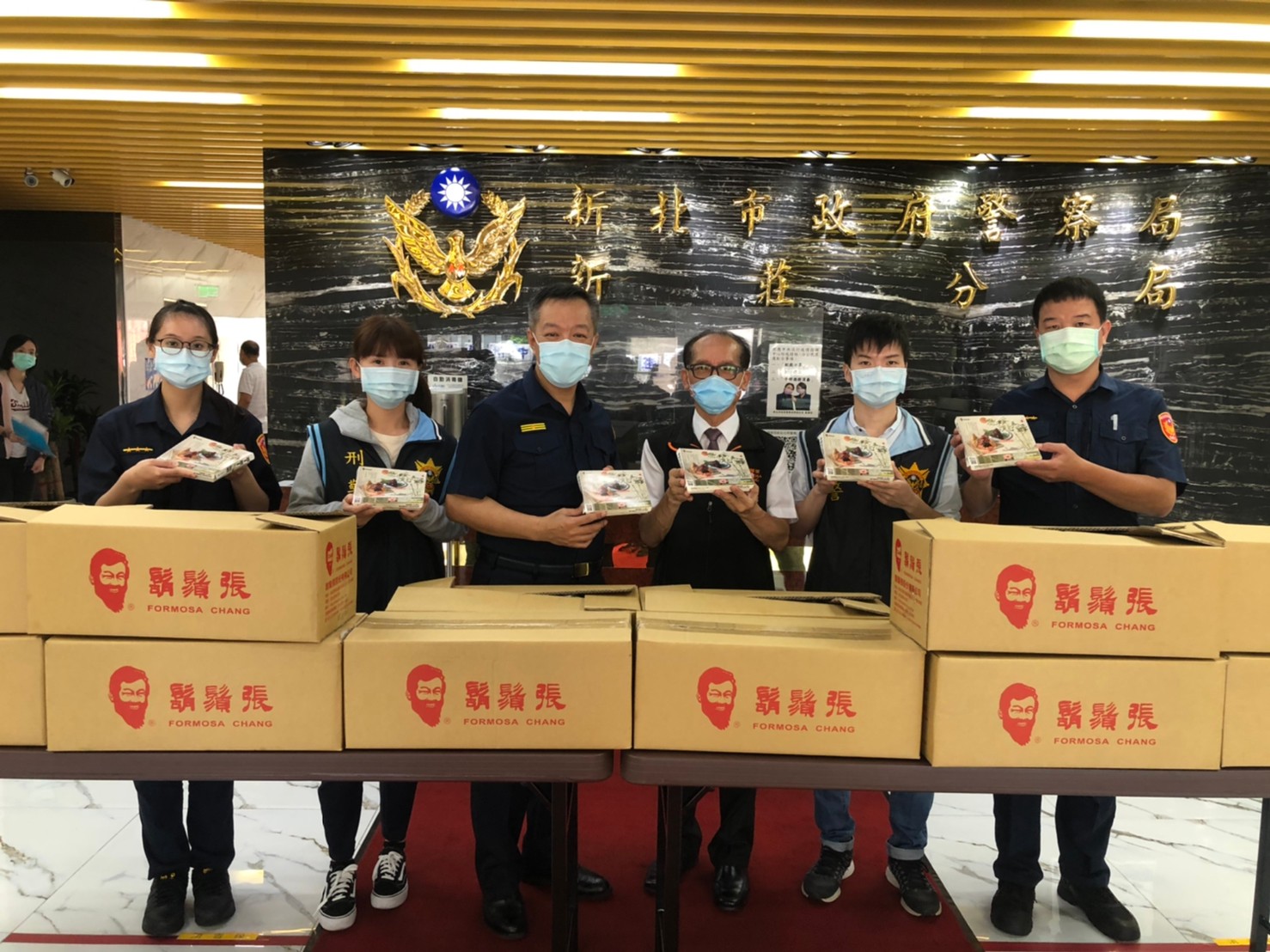鬍鬚張日供1000份便當 挺新北第一線防疫員警