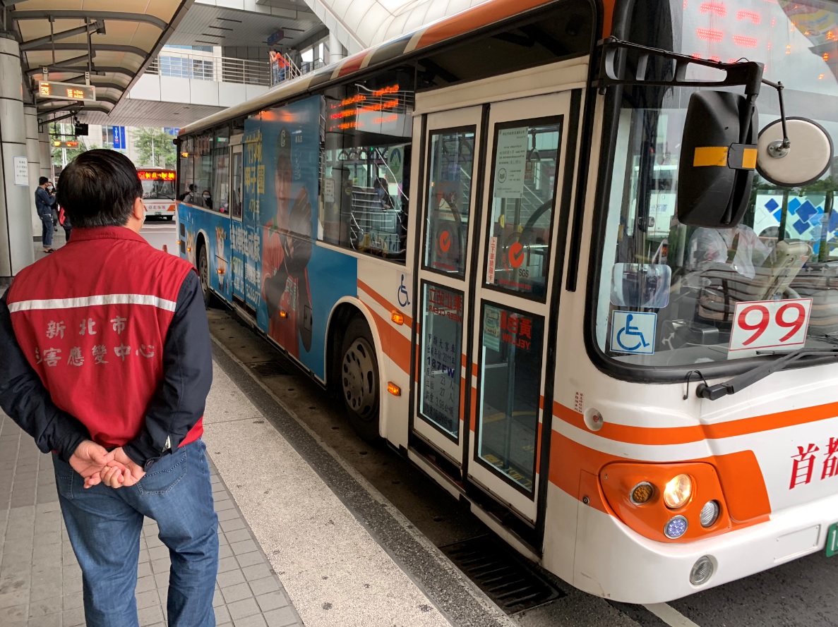 防疫減班人擠人惹民怨！  新北公車7日起尖峰時段加密班次