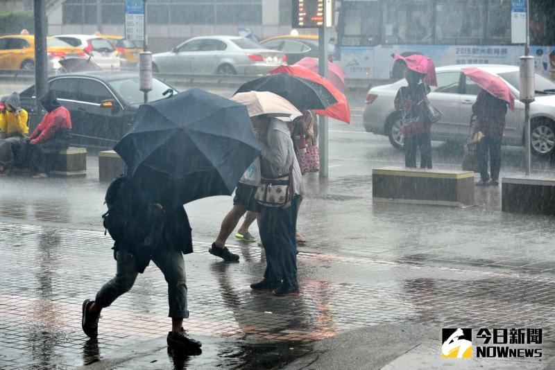 下雨天怎讓鞋子別濕掉？網曝2法寶