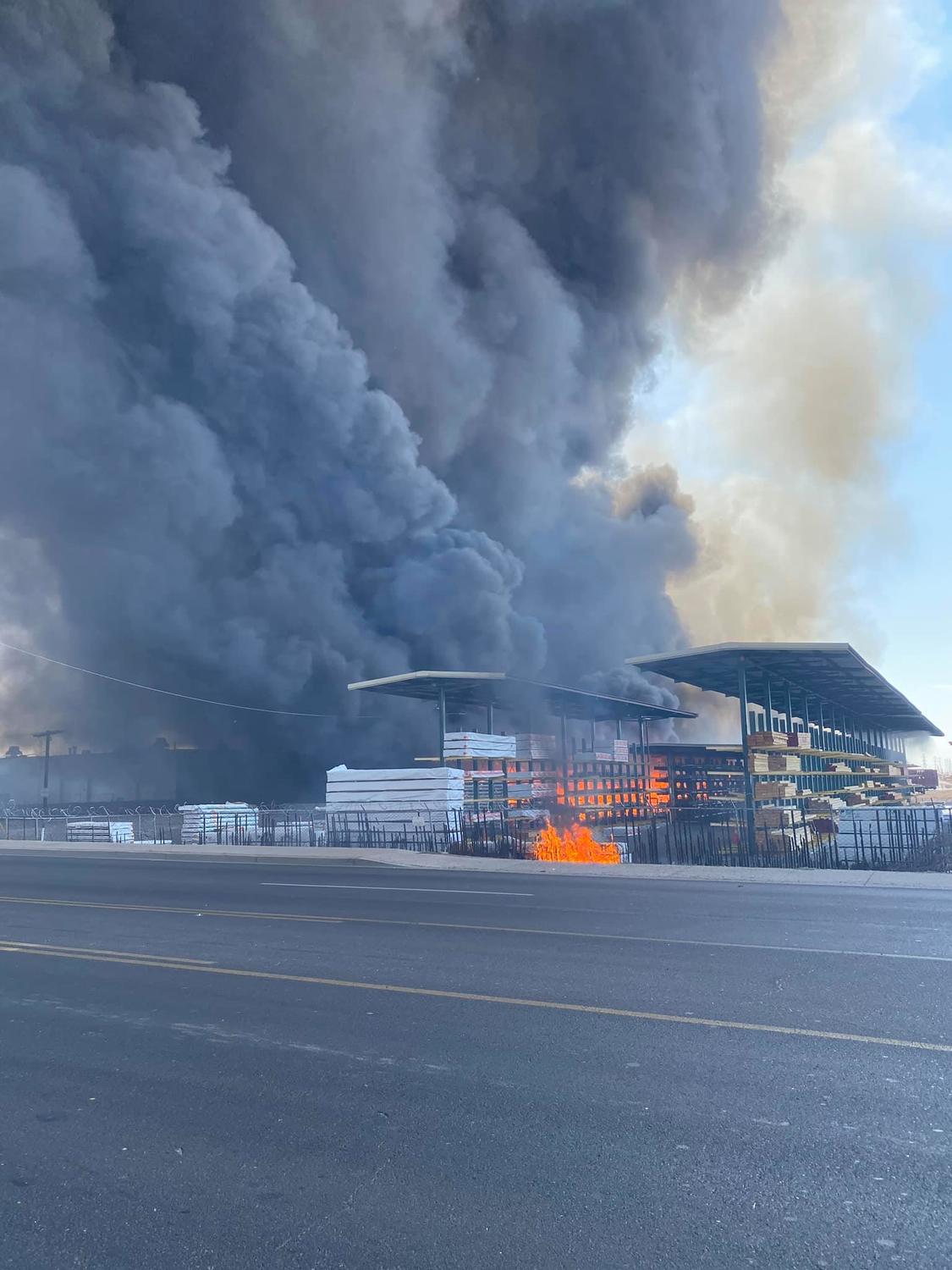美國鳳凰城火災現場照片。   圖：翻攝自Phoenix Fire Department臉書