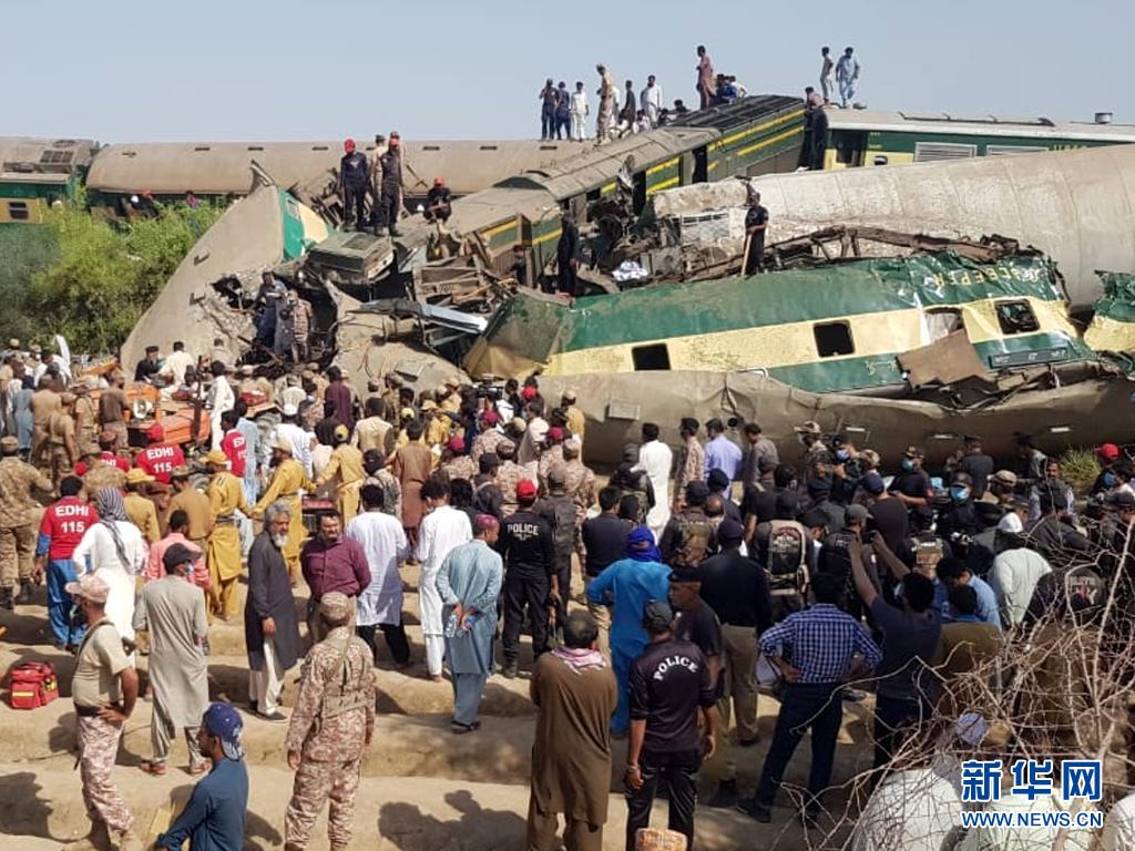 巴基斯坦南部驚傳火車相撞 超過30死120傷 軍方急救援