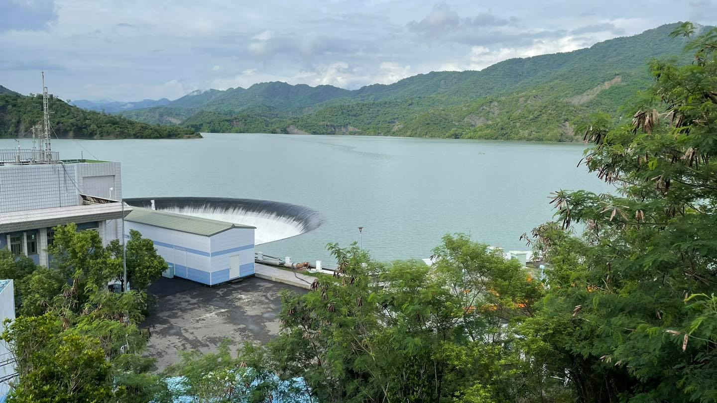 水庫喝飽了！睽違297天   南化「滿庫」再次溢流