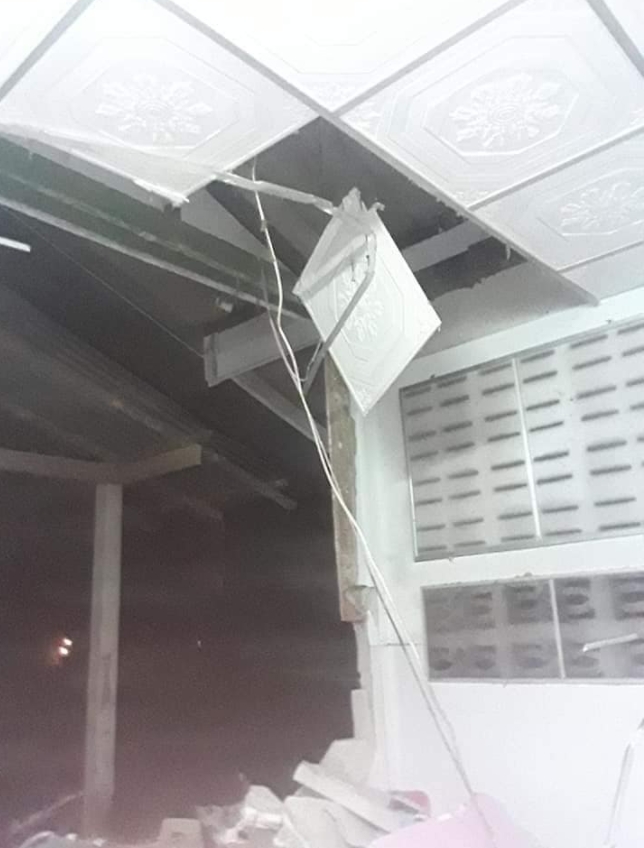 太熟了也不好! 大象是她家「常客」 泰國女子廚房牆壁遭撞破