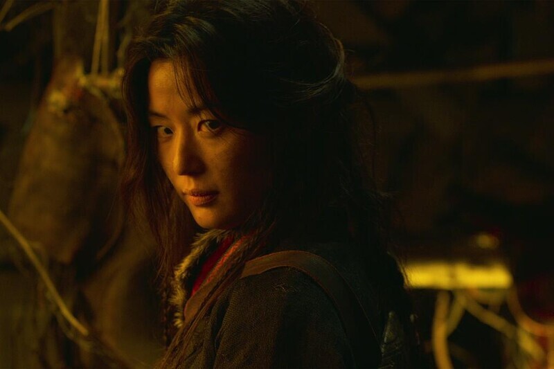(影) 全智賢化身弓箭手殺喪屍！Netflix《屍戰朝鮮》特輯7月上線