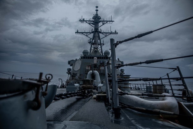美軍神盾艦穿越台海 中國外交部嗆：搞軍事橫行自由