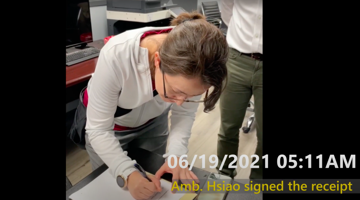 紀錄美捐台250萬劑疫苗幕後花絮  蕭美琴曝簽收感動瞬間：謝謝你們！