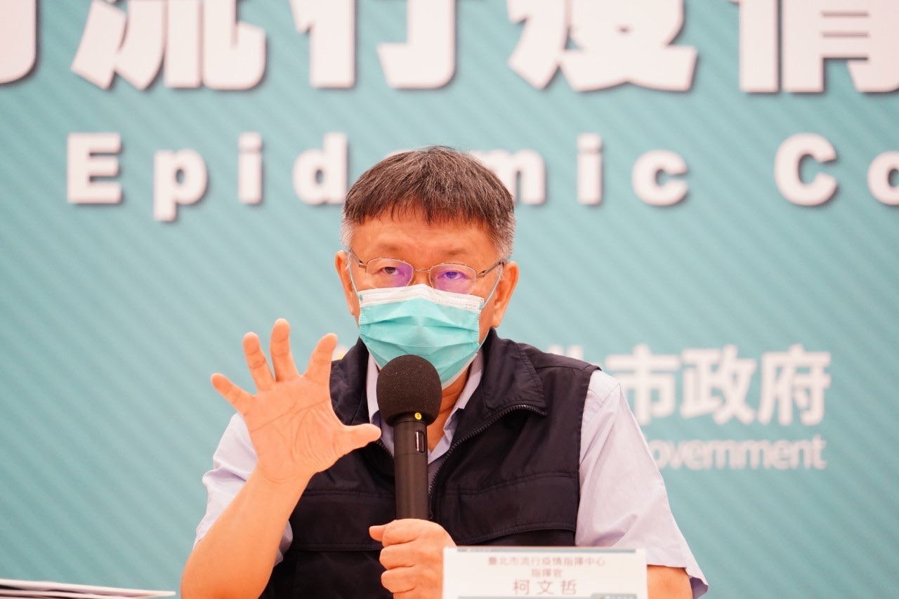 猜蔡政府不敢硬幹國產疫苗 柯文哲：若沒人看 「呼嚨」就通過EUA