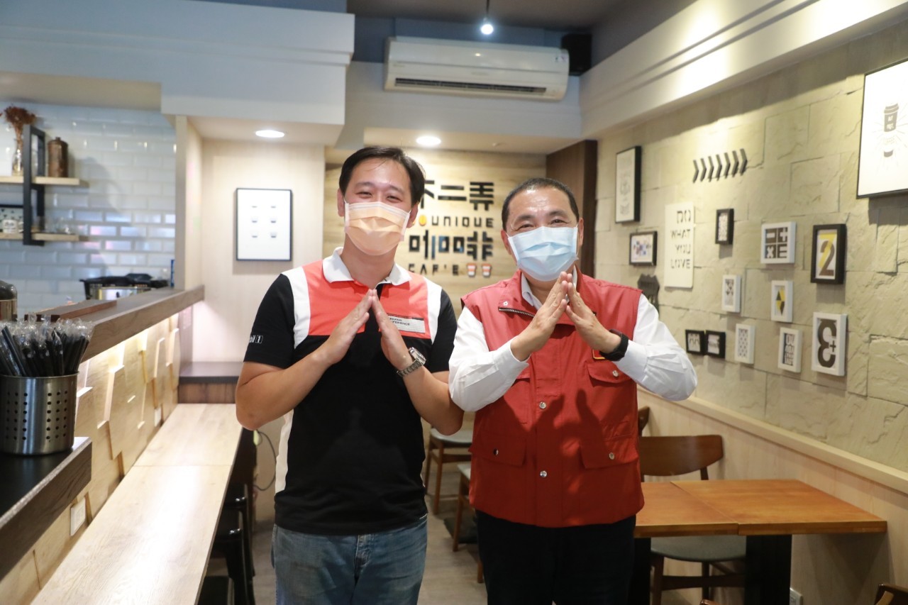 團結送愛給弱勢團體 侯友宜喊「新北團結向前走，大家加油」！