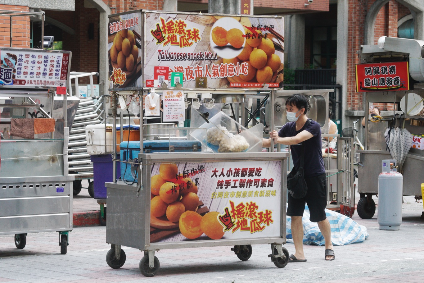 現場直擊》不甩時中 北市寧夏夜市微解封 排隊名店現人龍
