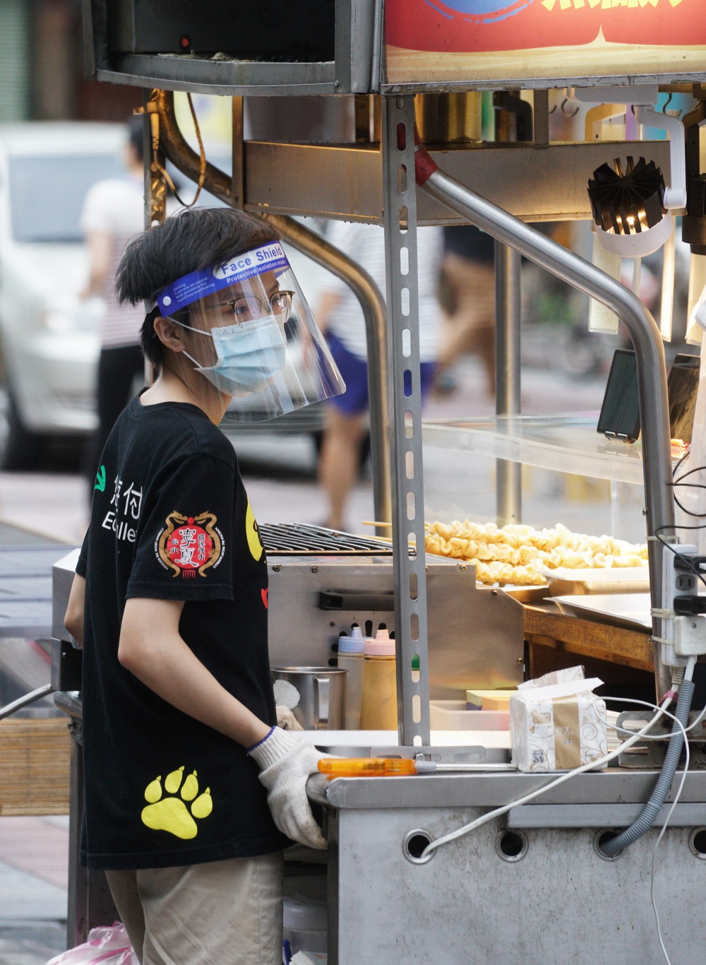 現場直擊》不甩時中 北市寧夏夜市微解封 排隊名店現人龍