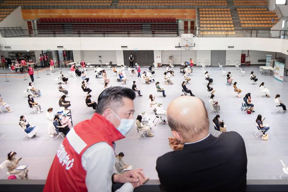蘇貞昌觀摩新竹市疫苗接種：通知、動線、服務都五星級