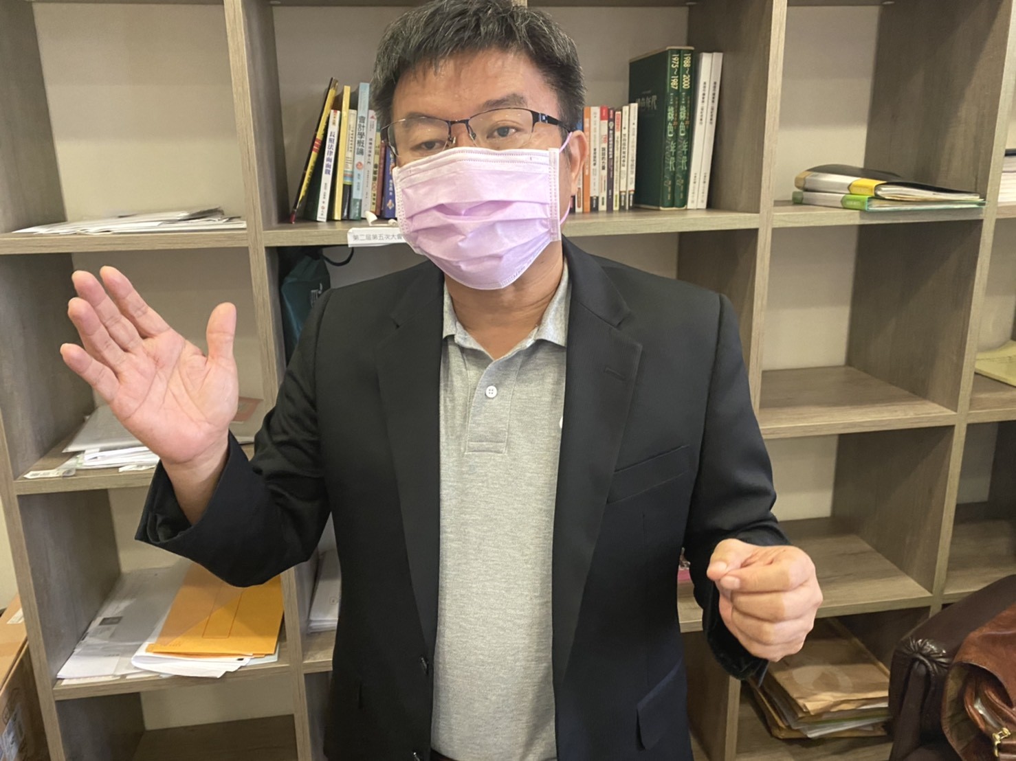 高市府對鳳山大樓祭鐵腕 高市議會民進黨團：堅壁清野的必要之舉