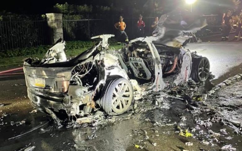 特斯拉S Plaid開賣不到1個月爆起火意外！車鎖故障駕駛差點被困住 | 科技 - Vimarsana News