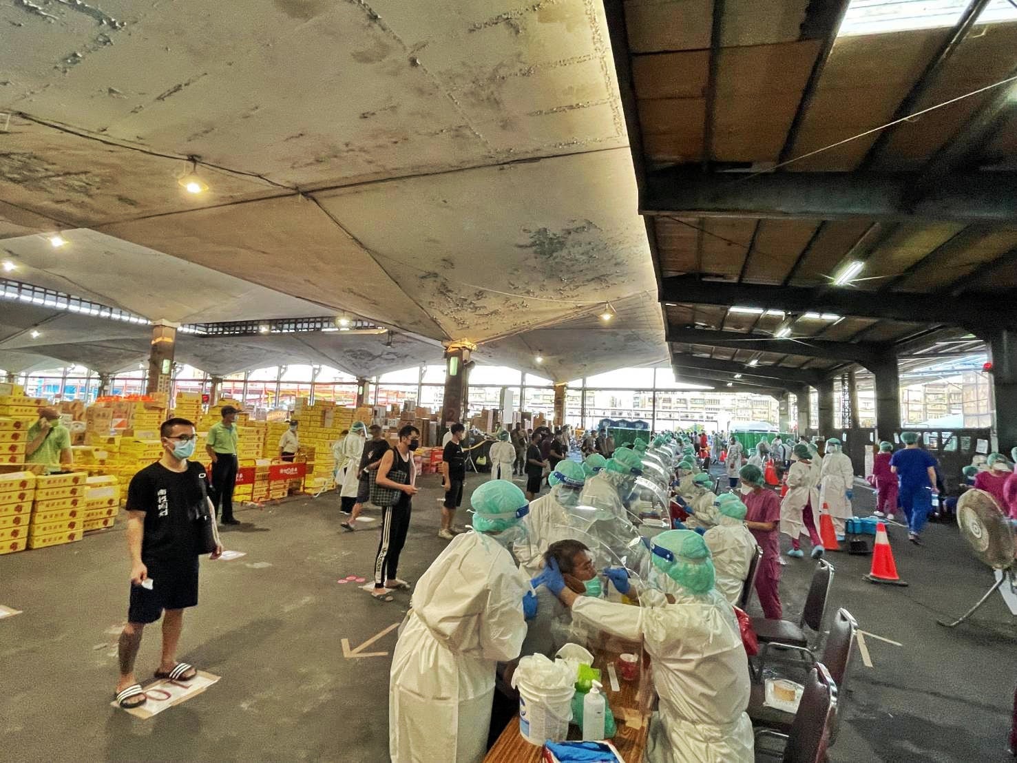 中央派北榮進駐環南市場 蘇揆籲:合作圍堵疫情是最重要的事