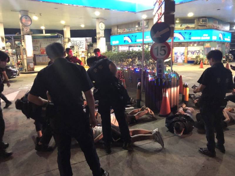 因小失大！三峽28人群聚亂鬥只為6萬元債務 警逮26人最高可罰780萬