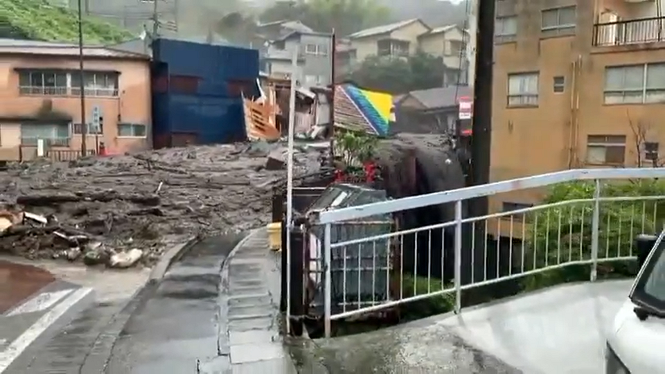 靜岡土石流搜救持續中 130棟房屋被沖毀 3死、仍有80人下落不明
