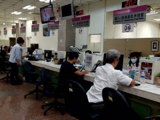 持續配合疫情第三級警戒 移民署暫緩停居留臨櫃辦理