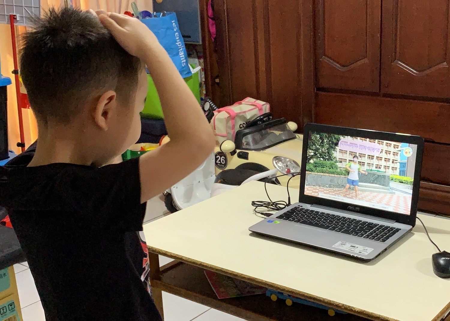 弘光幼兒園學童宅在家不停學 手繪圖卡萌樣拍片感謝防疫英雄